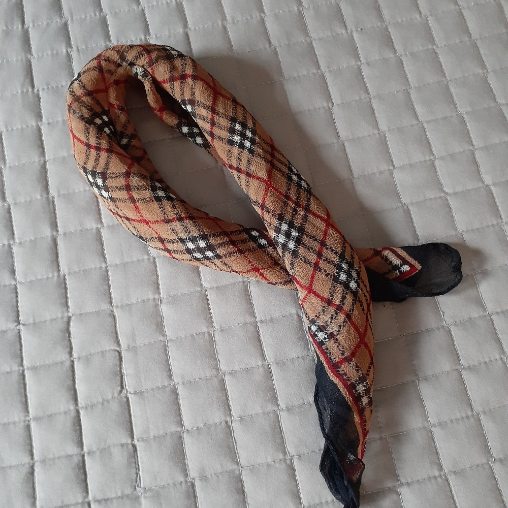 Small neck scarf - Picture 3 of 3